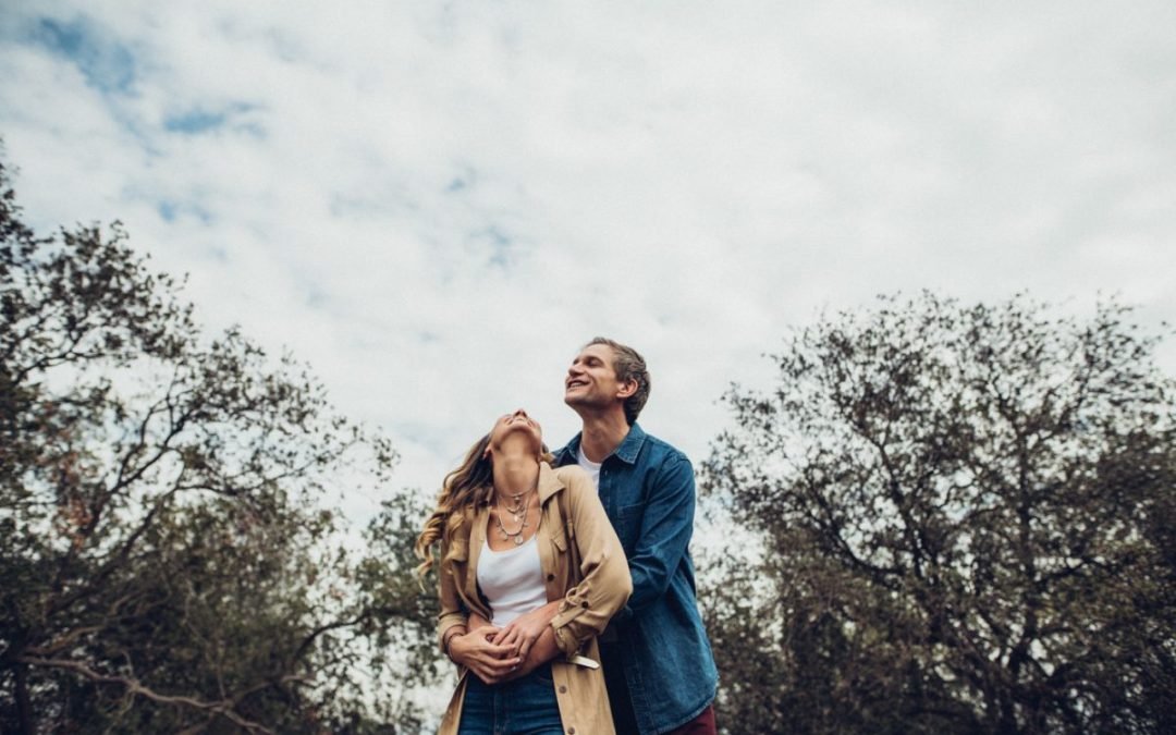 ¿Quieres las Fotos de Pareja Más Épicas? ¡Hazlas en la Montaña!