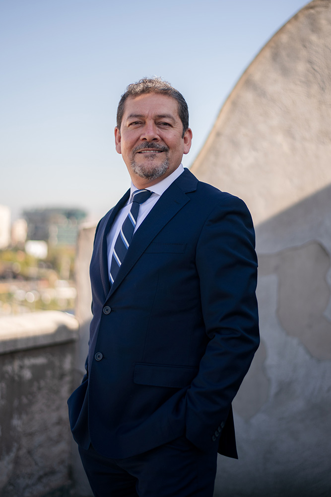Fotografía para perfil profesional en LinkedIn con estilo natural