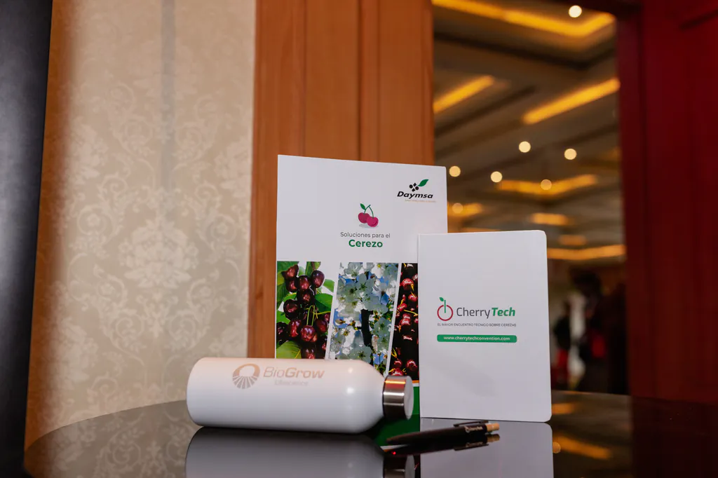 cherry-tech-material-promocional-monticello-116 material corporativo y productos exhibidos durante evento de cherry tech