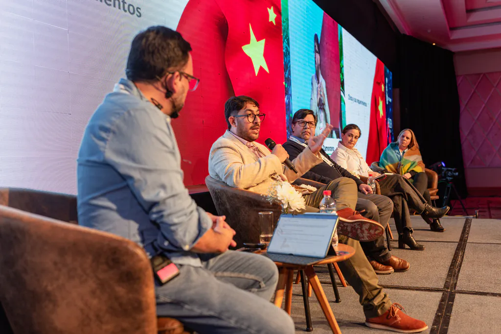cherry-tech-panel-mercado-chino-monticello-171 panel de expertos durante jornada de cherry tech organizada por yentzen group