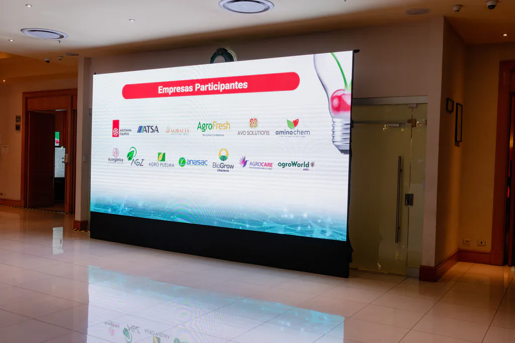 cherry-tech-pantalla-empresas-participantes-monticello-070 pantalla con empresas participantes del evento de cherry tech en monticello