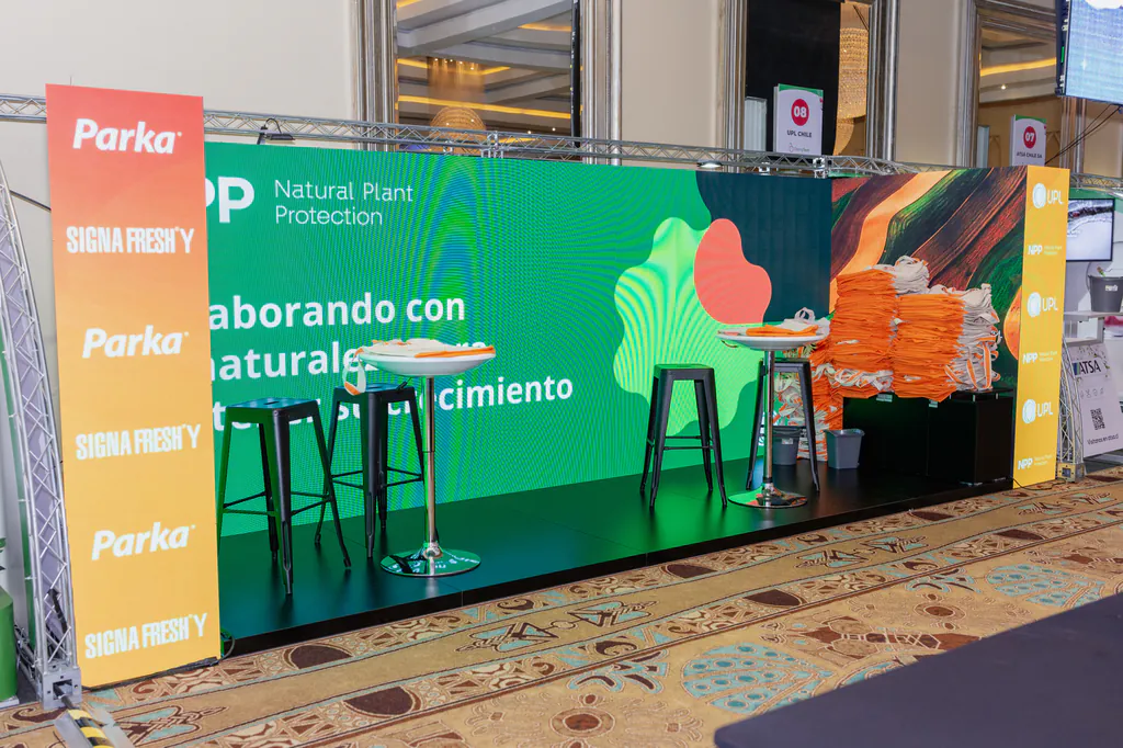 cherry-tech-stand-parka-monticello-054 stand de empresas participantes durante evento de cherry tech en monticello