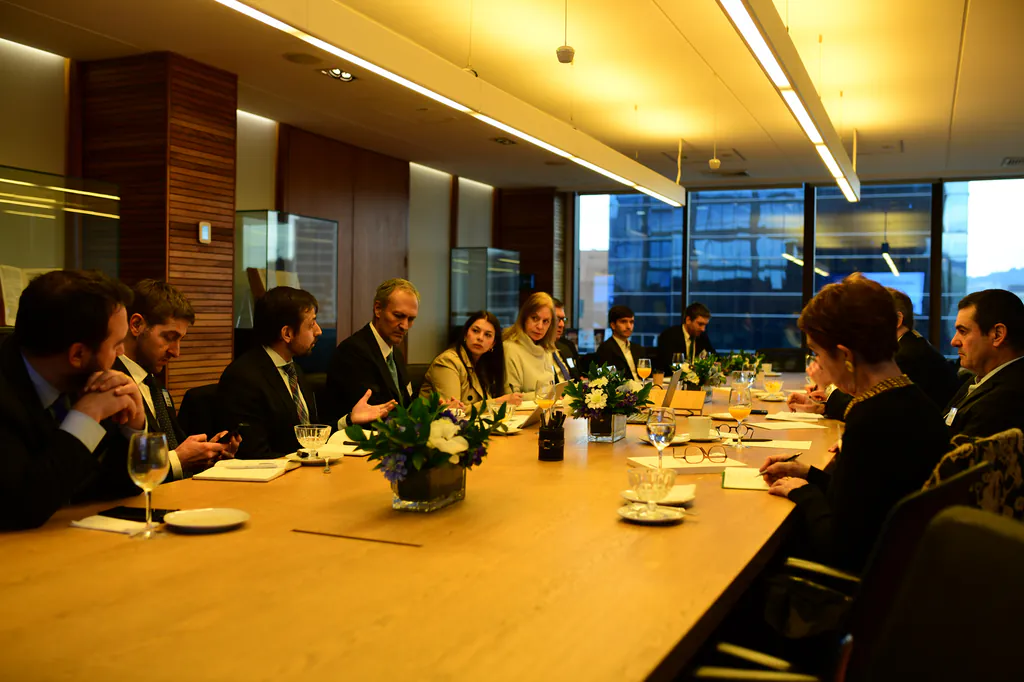roundtable-gri-chile-en-movimiento-18 Conversación sobre infraestructura durante Chile en Movimiento en Santiago